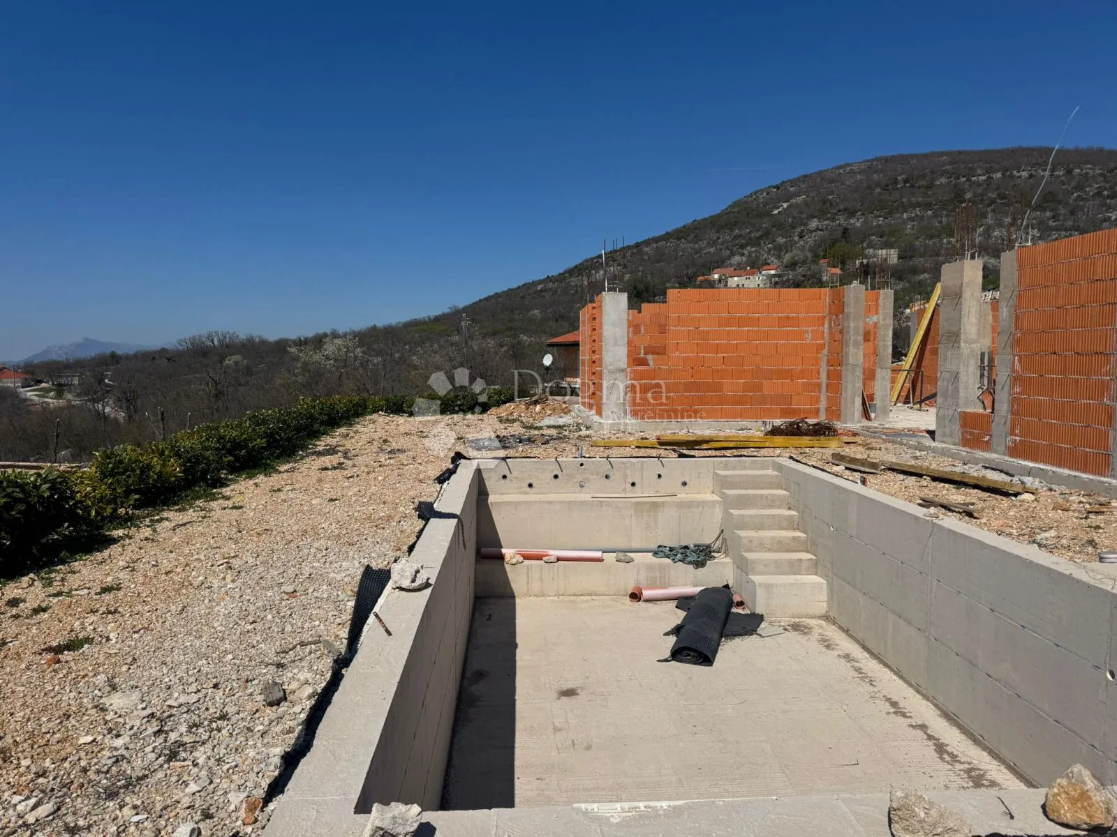 zagvozd kuća s bazenom u izgradnji - slika 3