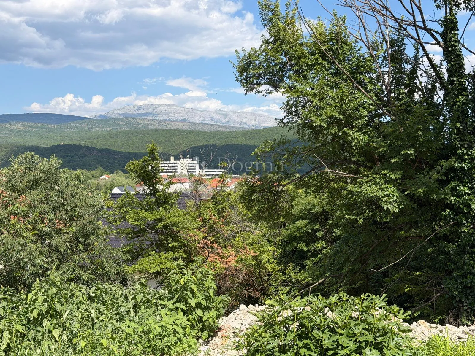 knin – prizemnica za adaptaciju s velikom okućnicom!! - slika 3