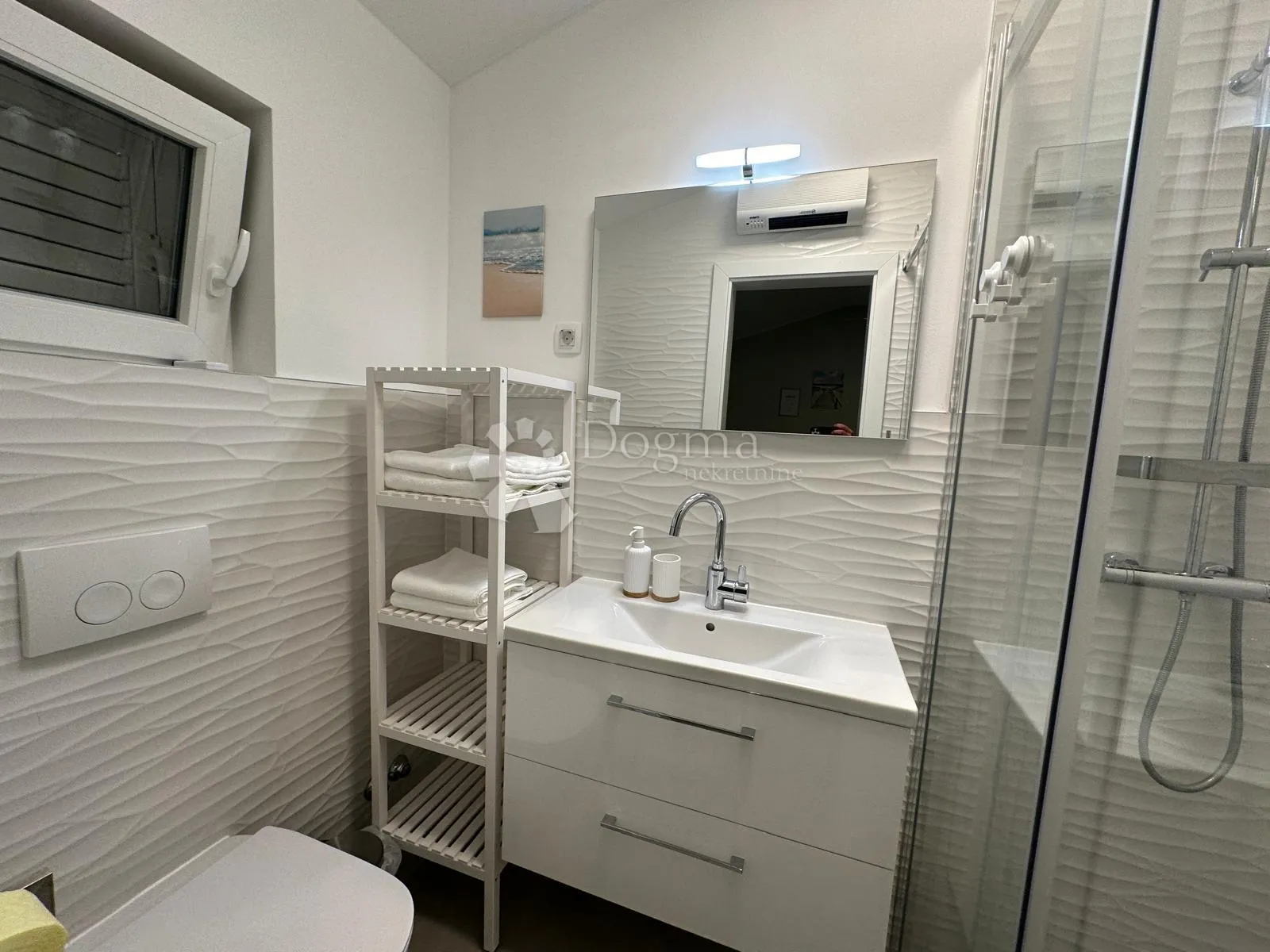 vir prodaje se apartman na atraktivnoj plaži 10 m od mora - slika 19