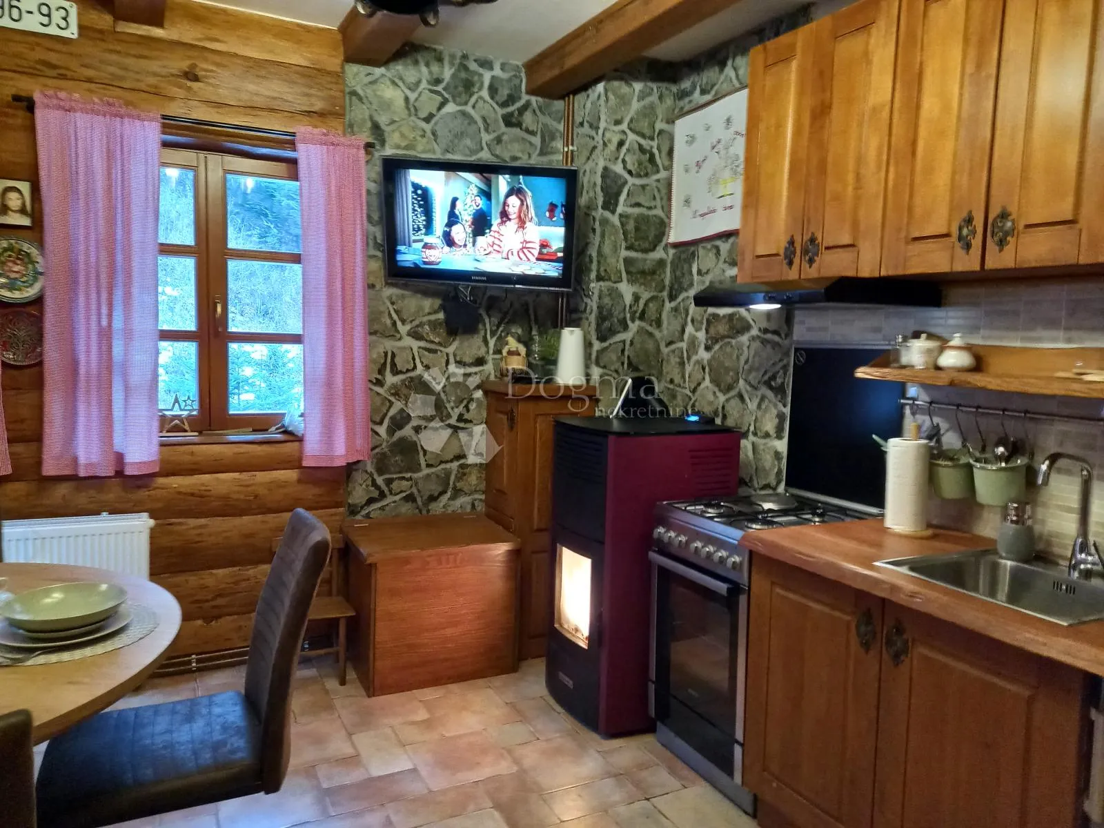 vrbovsko, autentična drvena kuća s velikim terenom i wellness sadržajima - slika 2