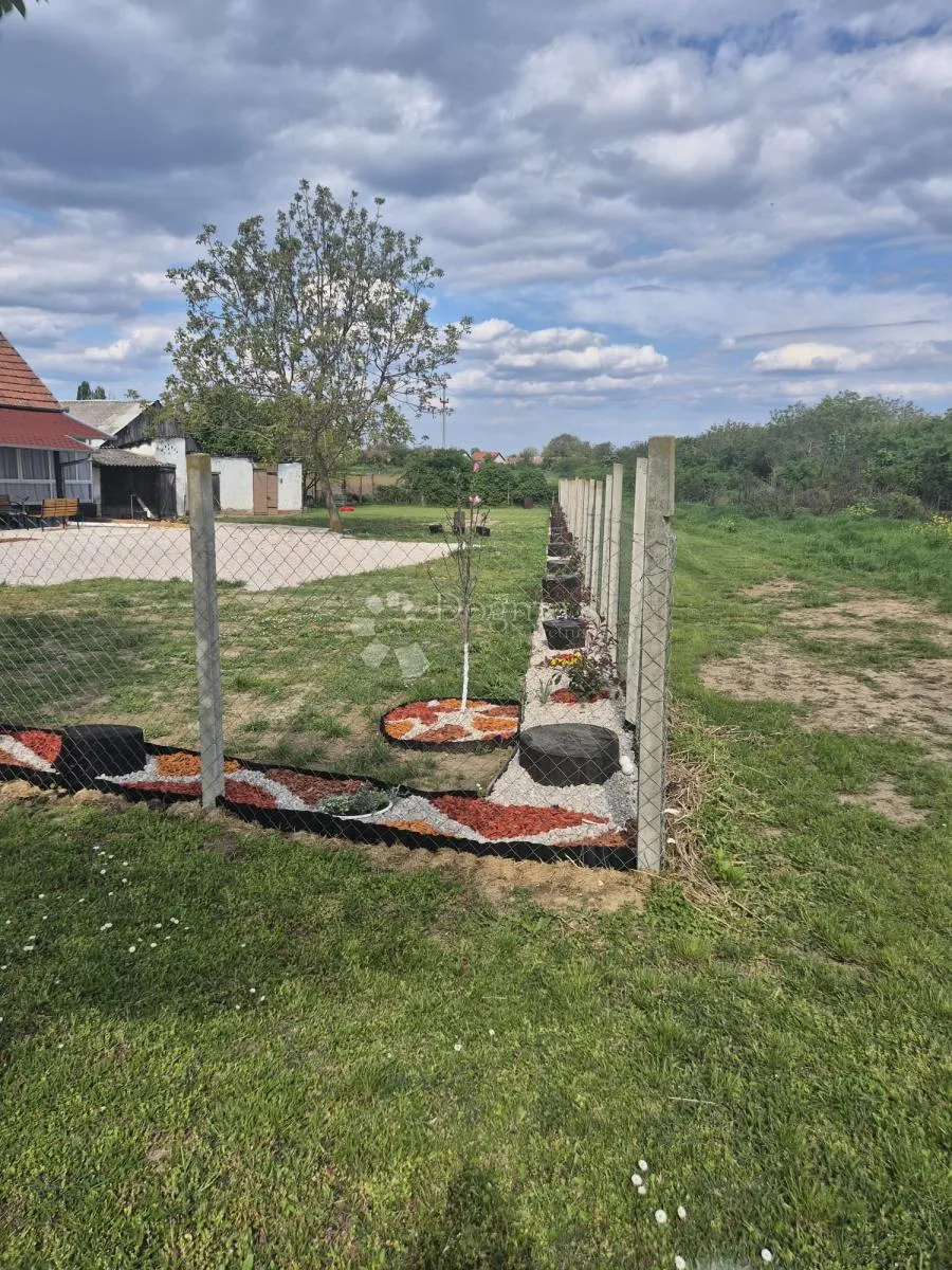 uređena prizemnica u sotinu - slika 8
