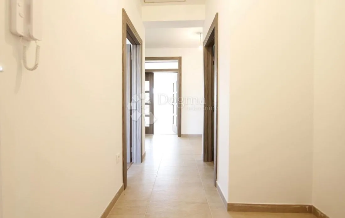 vodice - dvoetažni stan na 1. katu 130 m2 - slika 4
