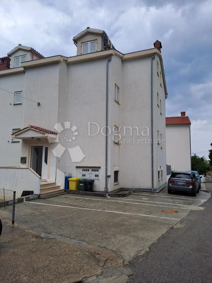 samo kod nas!! lijepo uređeni apartman sa terasom u barbatu - slika 18