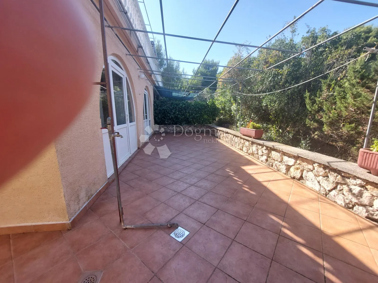 kuća sa 5 apartmana - slika 3