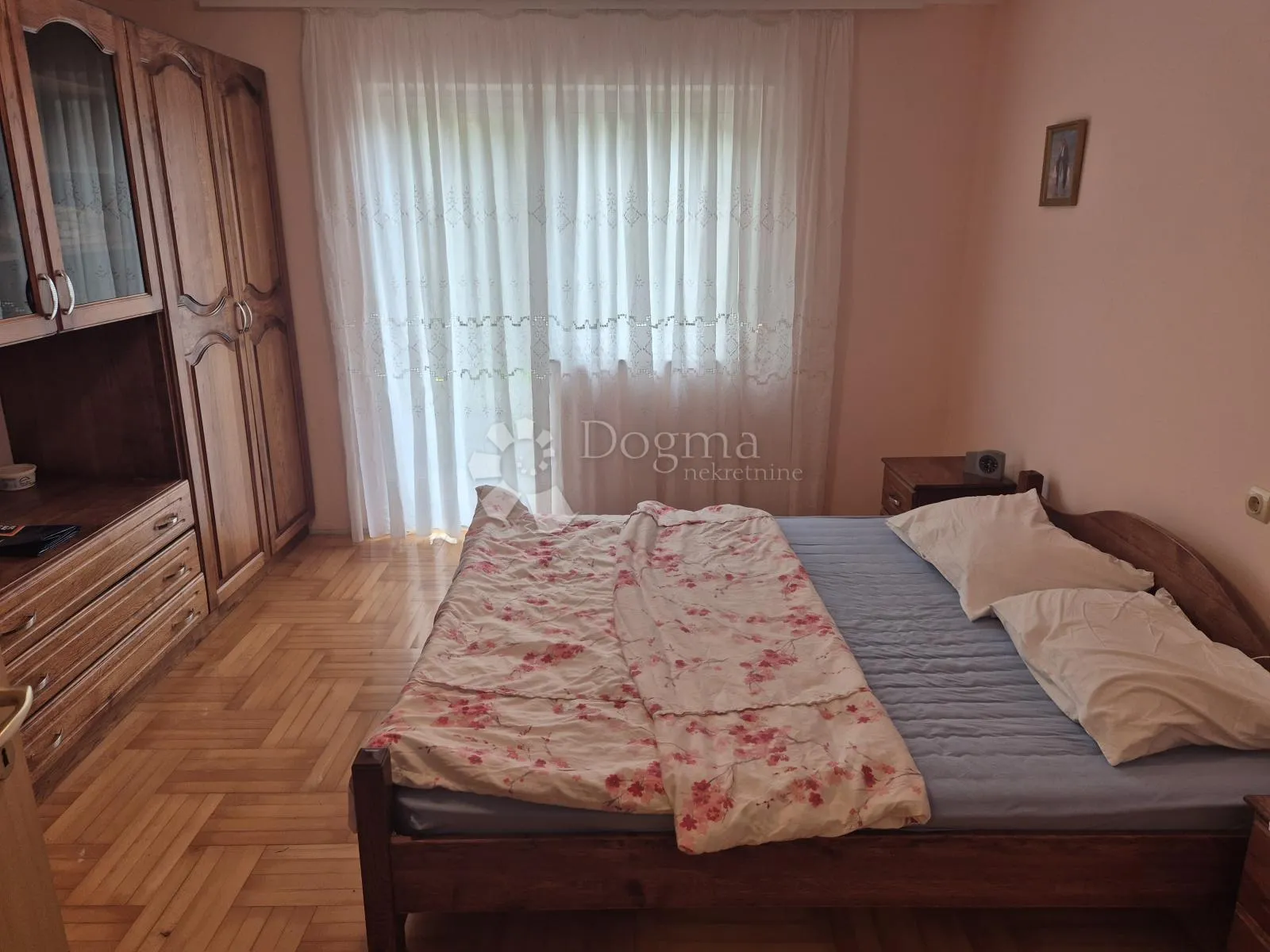 imanje sa odvojenim stambenim prostorima i pomoćnom zgradom! - slika 11