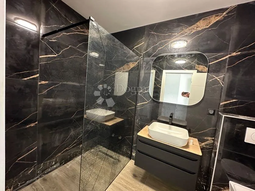 luksuzni apartman na moru - slika 14