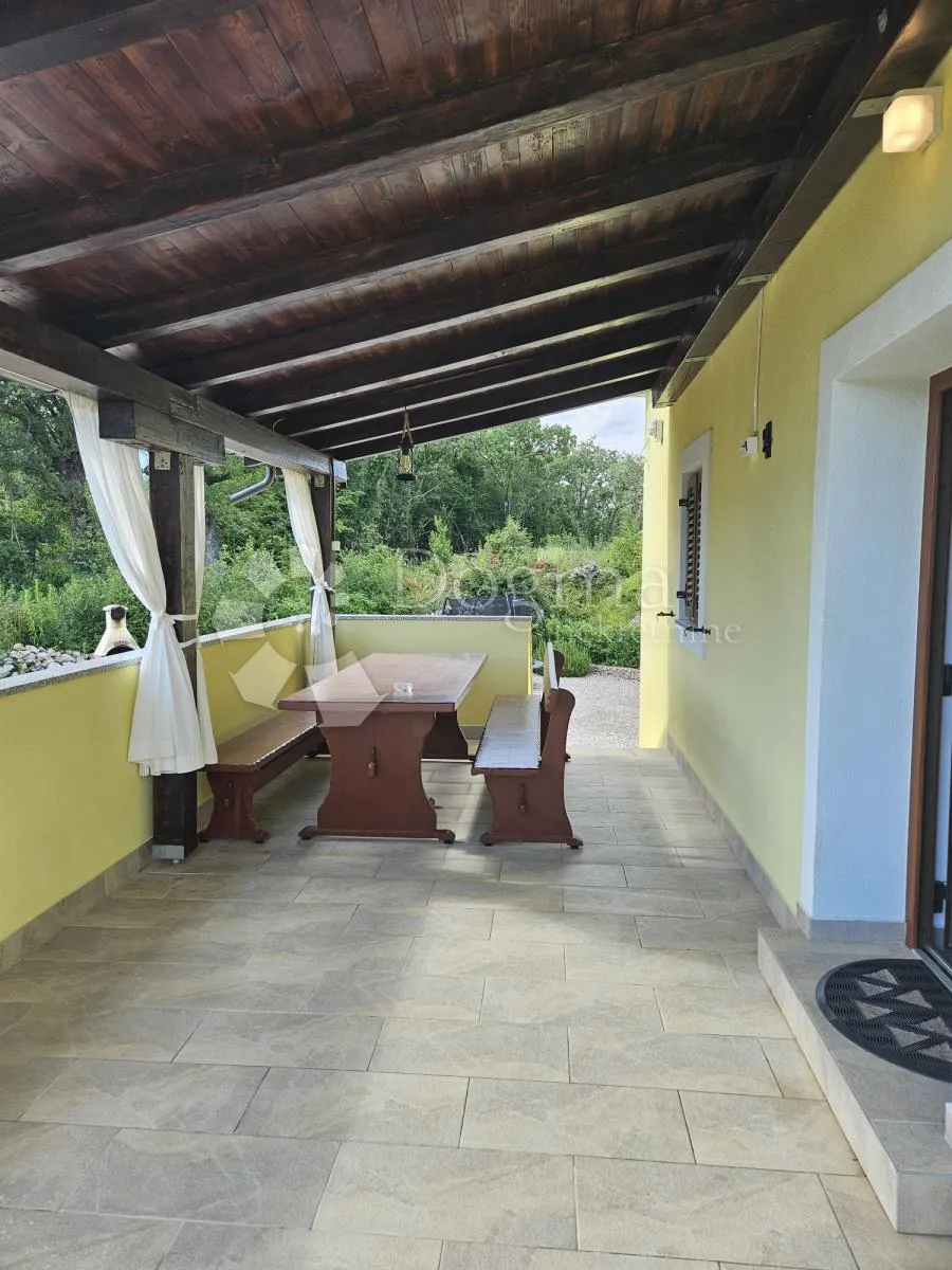 risika - kuća sa bazenom i jacuzziem - slika 1