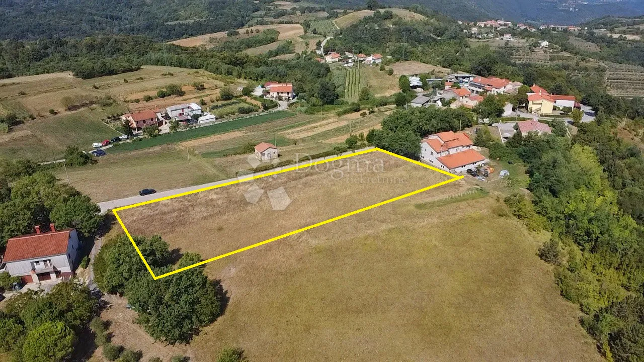 prilika!! zemljište sa 3 građevinske dozvole i plaćenim komunalijama - slika 2
