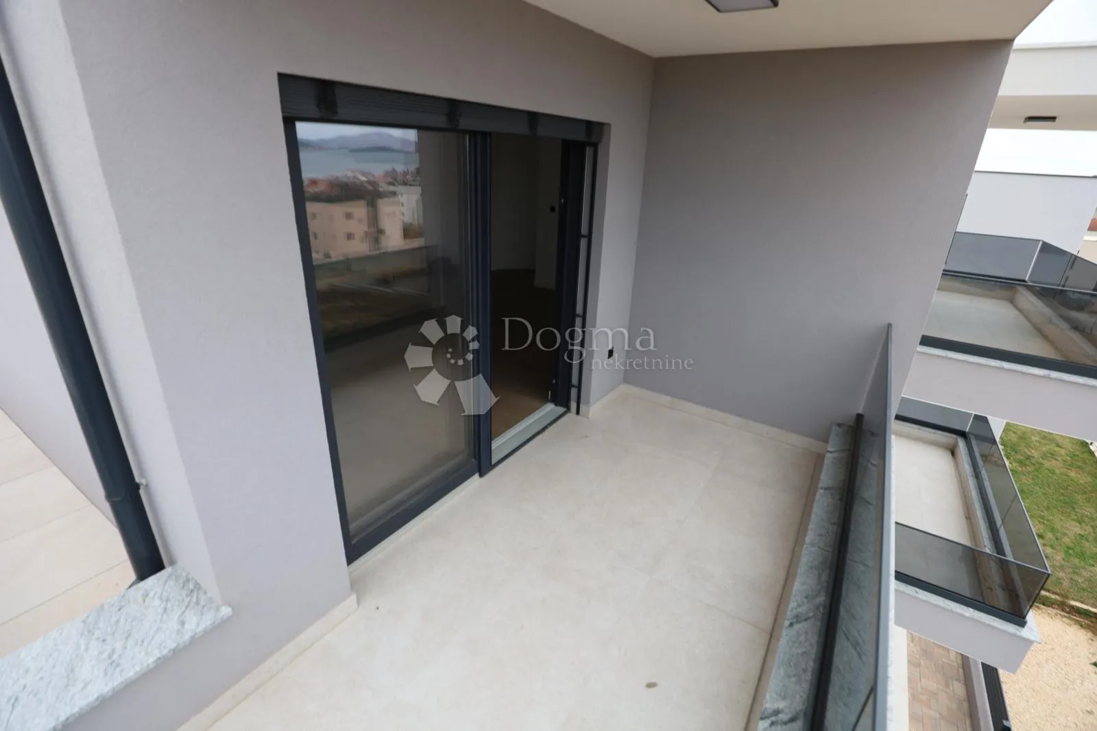penthouse sa krovnom terasom , garažom, liftom , podno grijanje - slika 3