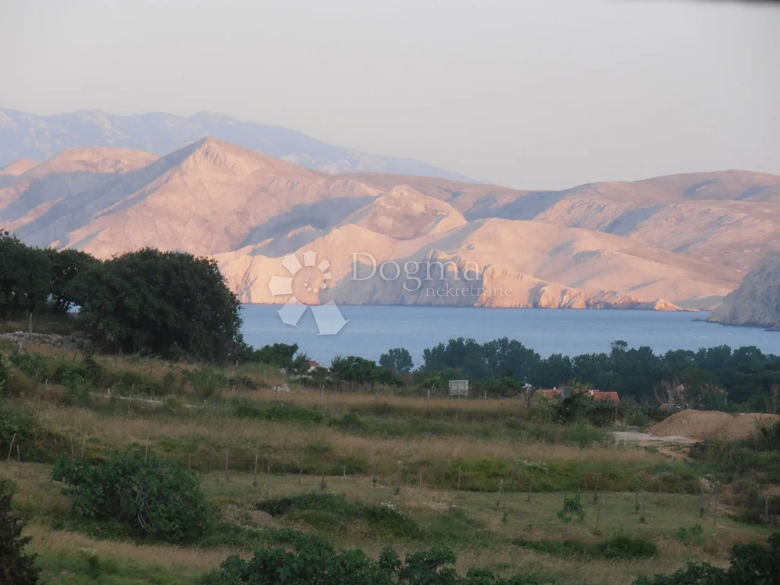 krk - baška - vila s velikim stanom i dva apartmana - slika 13