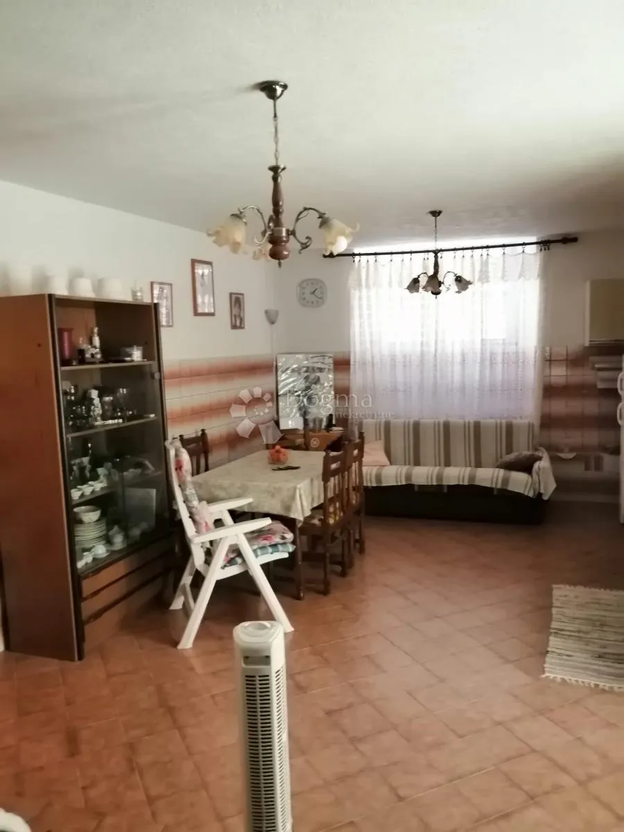 hitno!!!kamena kuća u centru trogira - slika 2