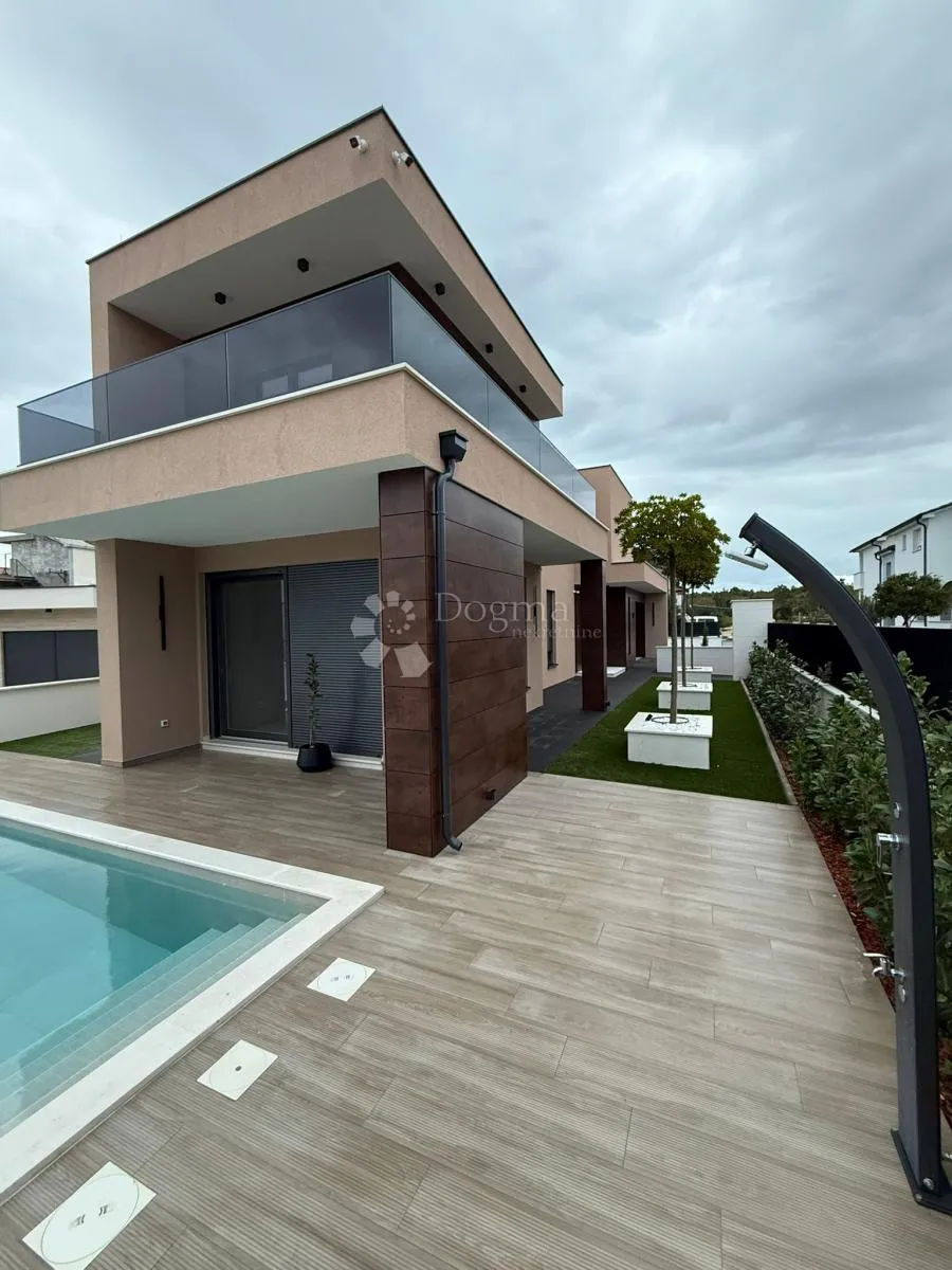 luksuzna vila s bazenom – vodice - slika 3