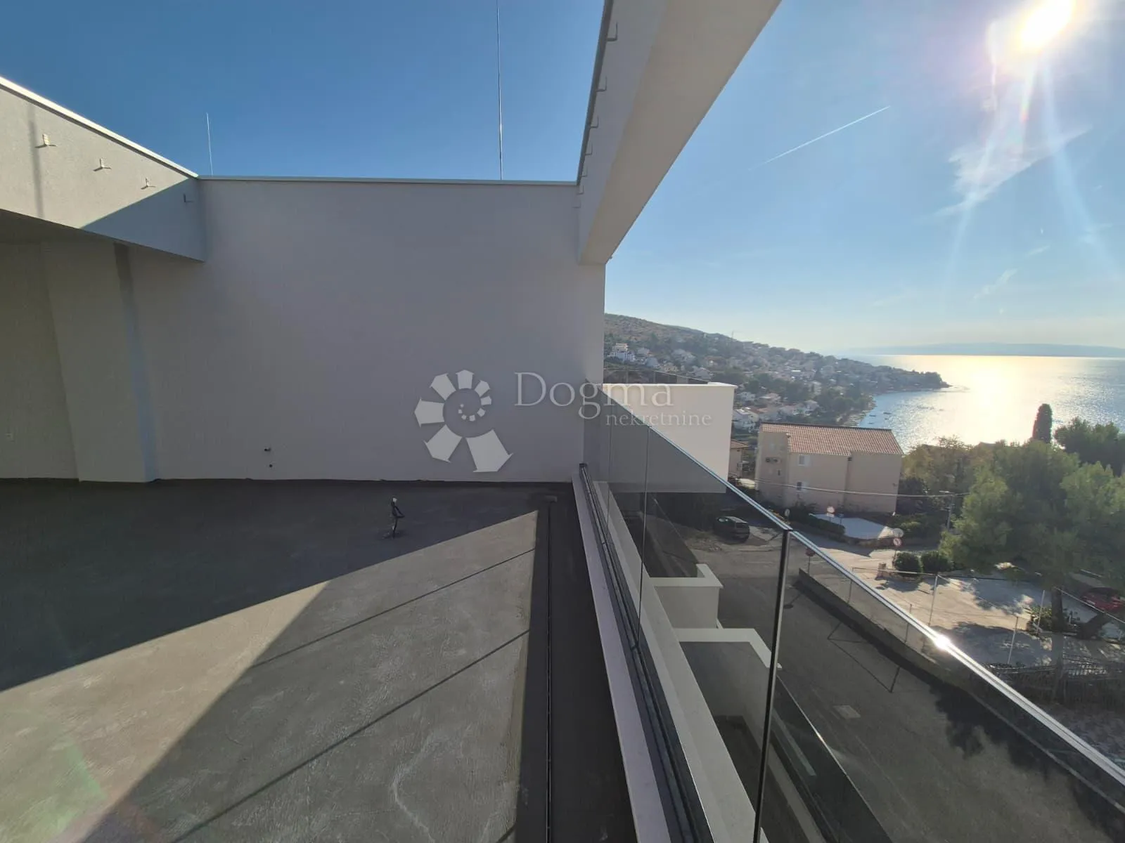 luksuzni penthouse s jacuzzijem (s16), pogledom na more i dva garažna mjesta – treći kat - slika 7