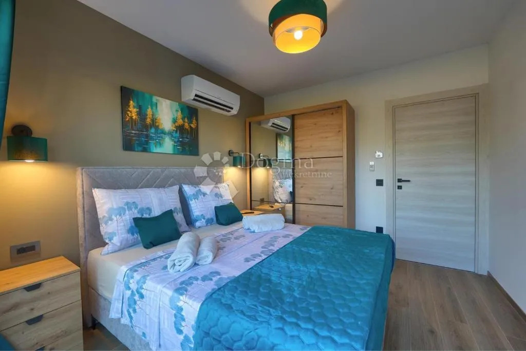 nova villa s bazenom, saunom i jacuzzijem - slika 12
