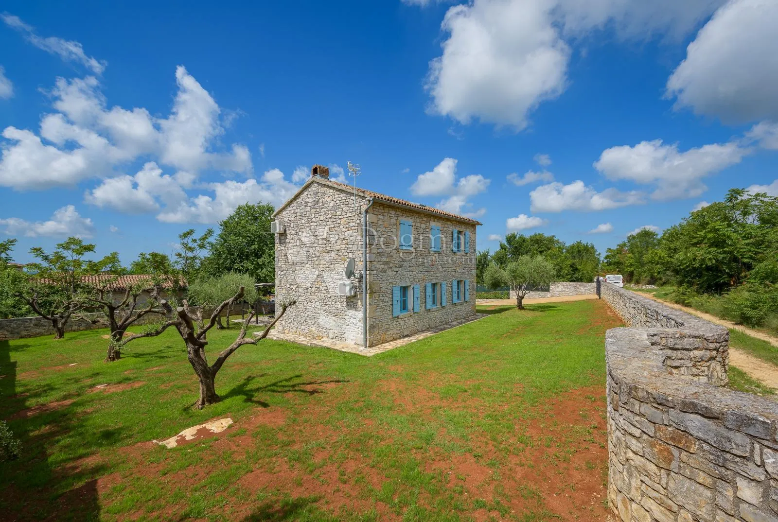 prekrasna kamena vila u okolici poreča s 3 spavaće sobe - slika 40