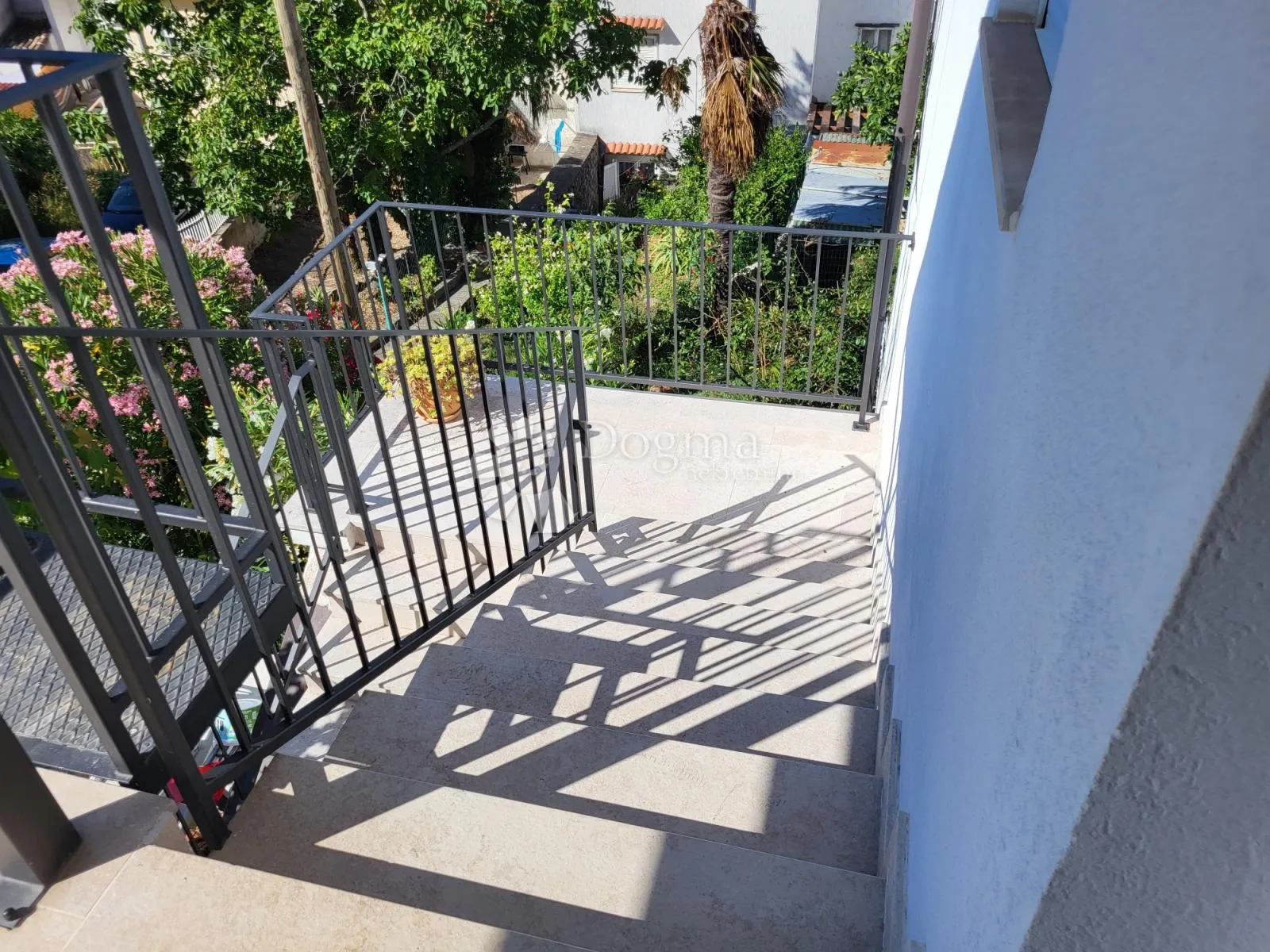 adaptiran apartman blizu mora sa parkingom - slika 21