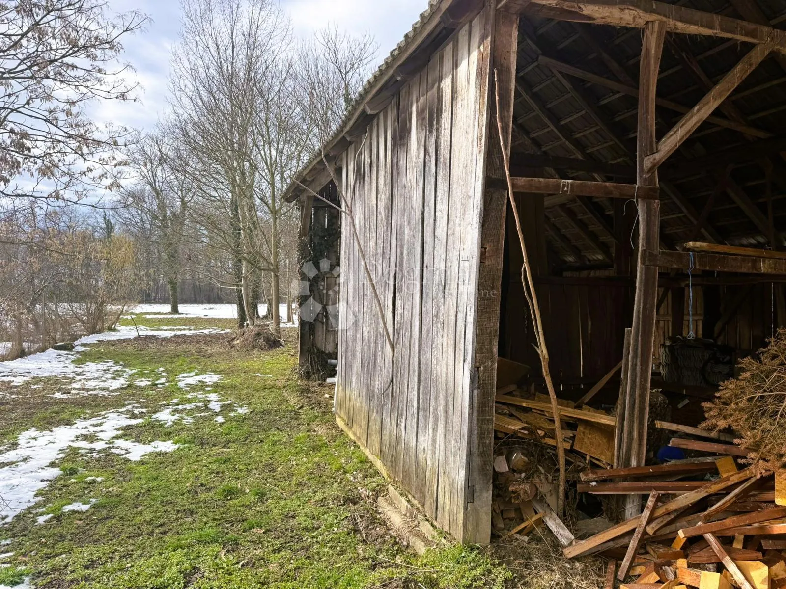 čičkovina: kuća i pomoćna zgrada za uređenje po želji - slika 19
