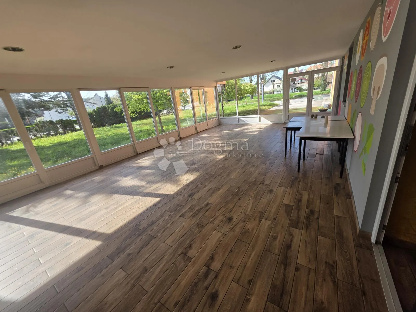 najam restorana 356m² – krušna peć, pečenjara, terasa, veliki parking - slika 5