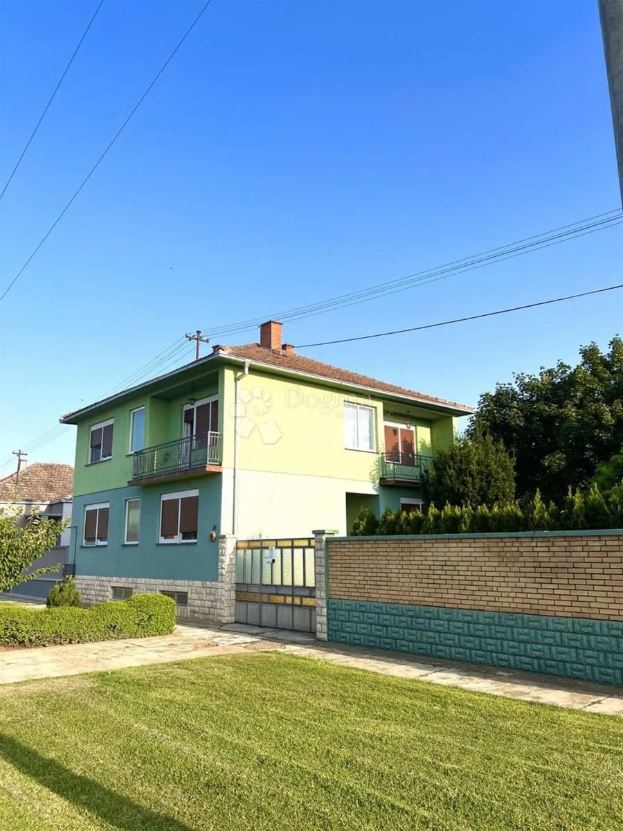 prilika - kuća u negoslavcima s velikim zemljištem - slika 1