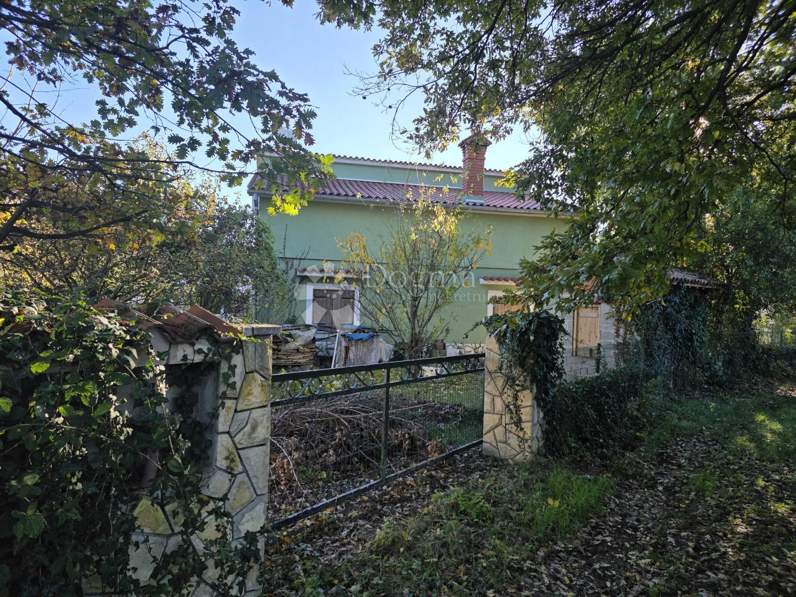 labin, kuća sa odvojenim studio apartmanom i garažom nedaleko labina - slika 26