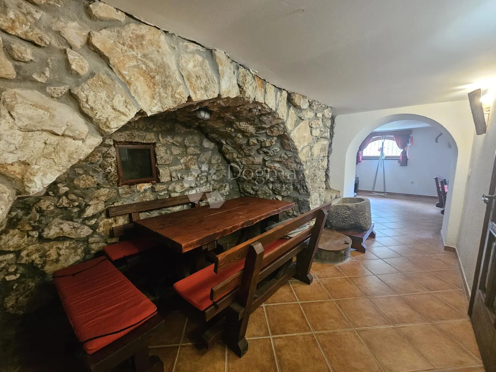 primoska vila s bazenom i velikom okućnicom! - slika 19