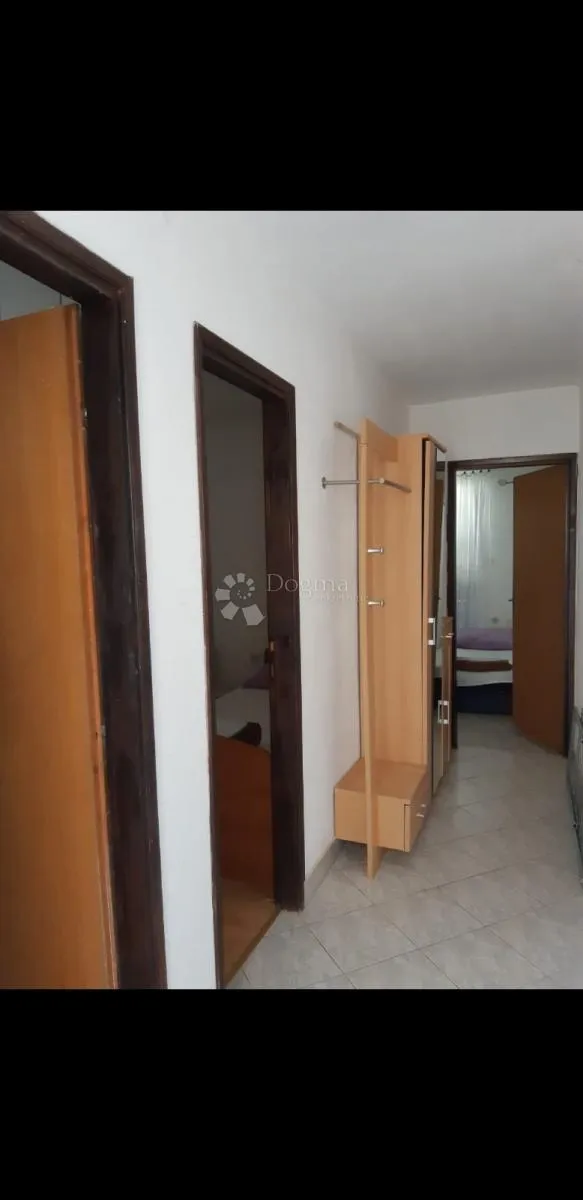 cesarica kuća sa 3 app i garaža - slika 16