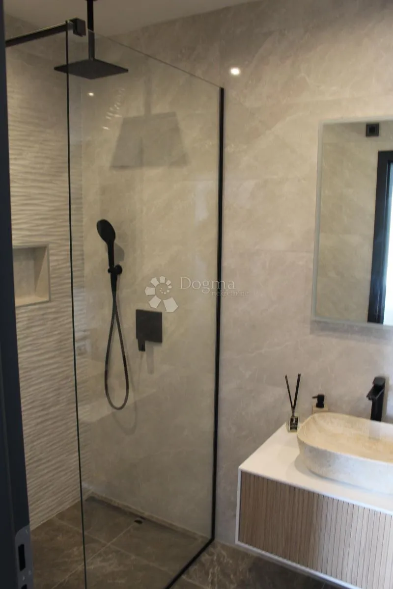 mega eksluzivna villa novi vinodolski - slika 32