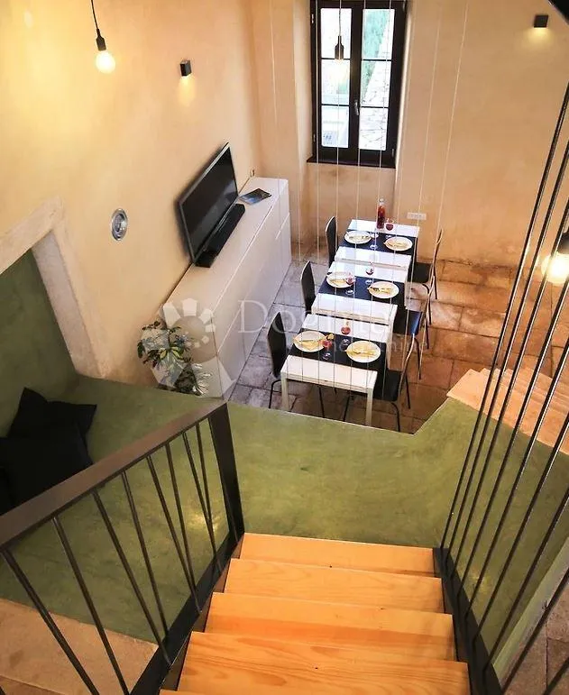 villa i dependanca sa bazenom i okućnicom - slika 4