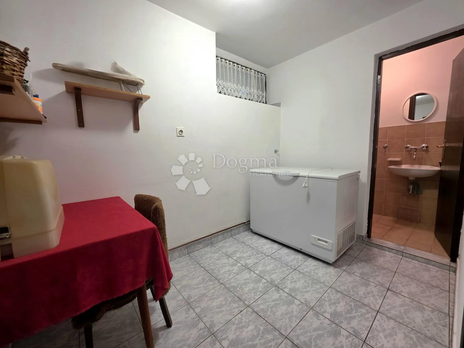 prodaja, kuća, nkp 350m² s okućnicom i terasom, mrežnički brig - slika 20