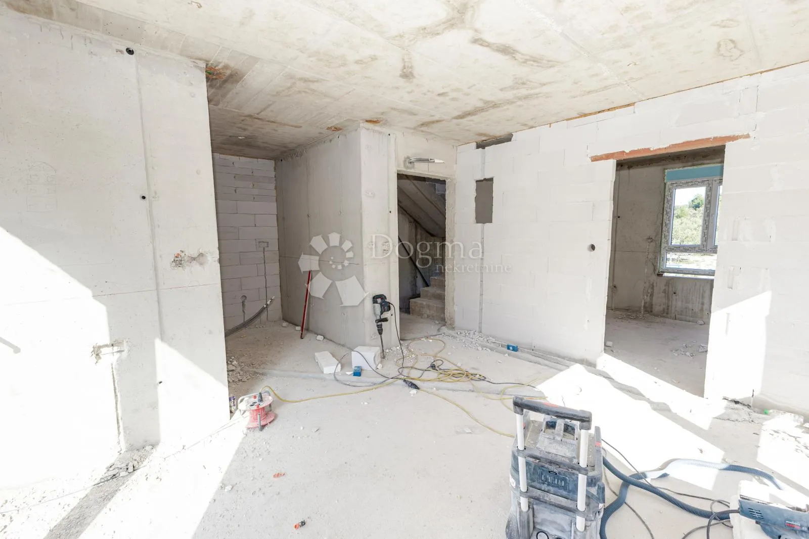 61 m² u pirovcu – savršeno za obitelj ili turizam! - slika 12