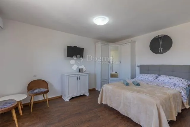 apartman atraktivna lokacija karlobag - slika 7