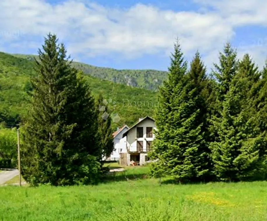imanje u centru korenice - slika 1