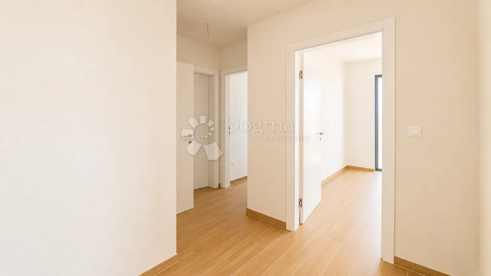 dvoetažni penthouse s panoramskim pogledom na more – baška voda - slika 11