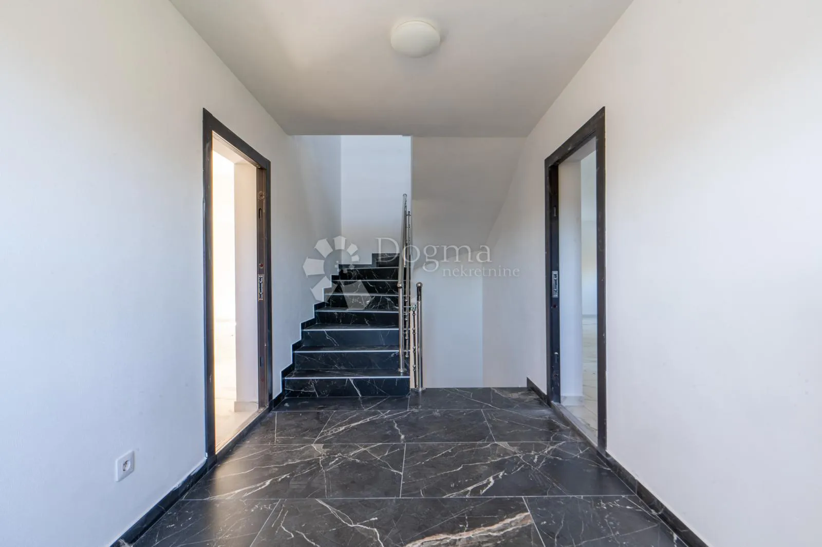 apartman - novogradnja - izuzetno mirna lokacija - slika 7