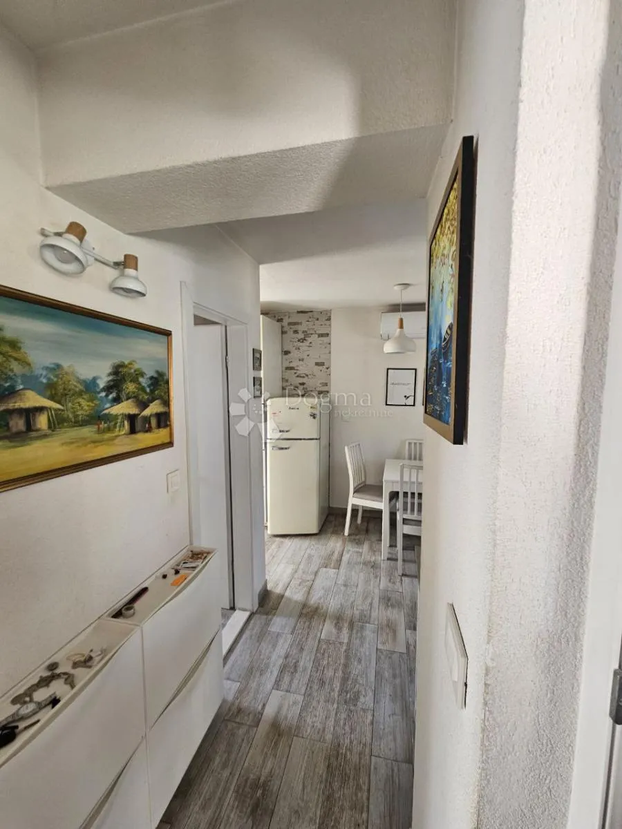 samostojeća kuća s velikom okućnicom i pogledom na more u planom! trogir - slika 14