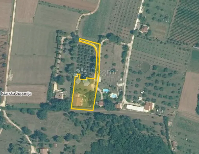 prostrana samostojeća kuća sa velikom okućnicom - slika 44