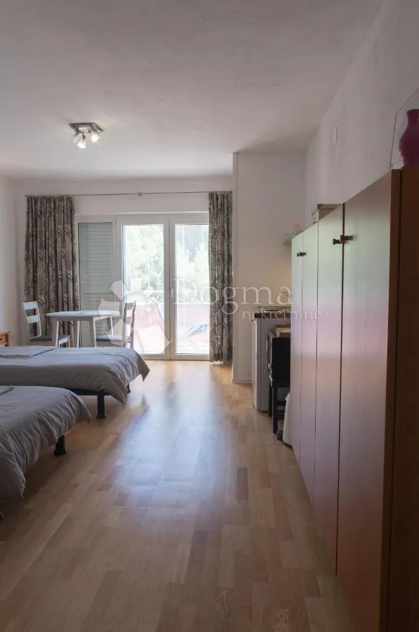 otok prvić - veća kuća nadomak plaže i mora - slika 12