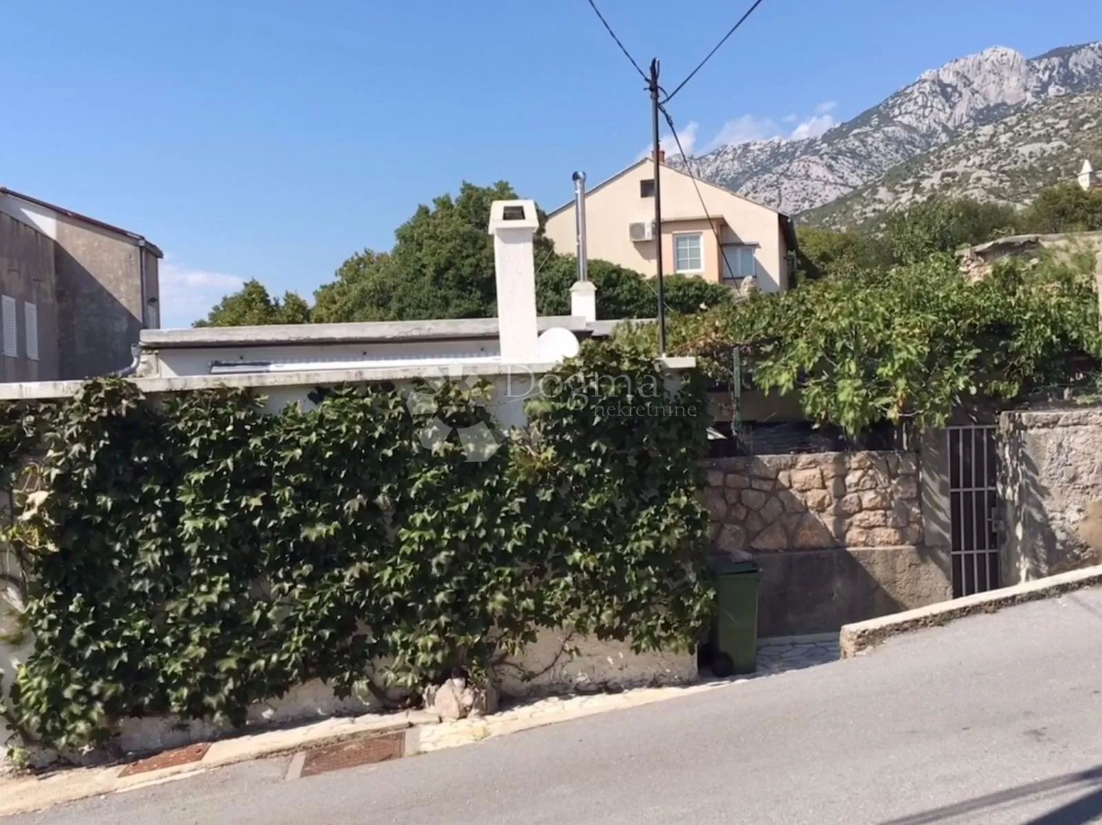 kuća centar karlobag - slika 2
