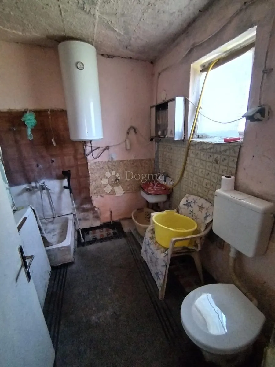 kuća za adaptaciju – blizina centra vrbovca - slika 8
