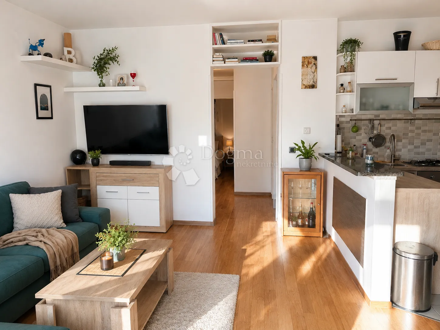 prilika-trosoban stan s privatnim vrtom i 2 parkirna mjesta - slika 3