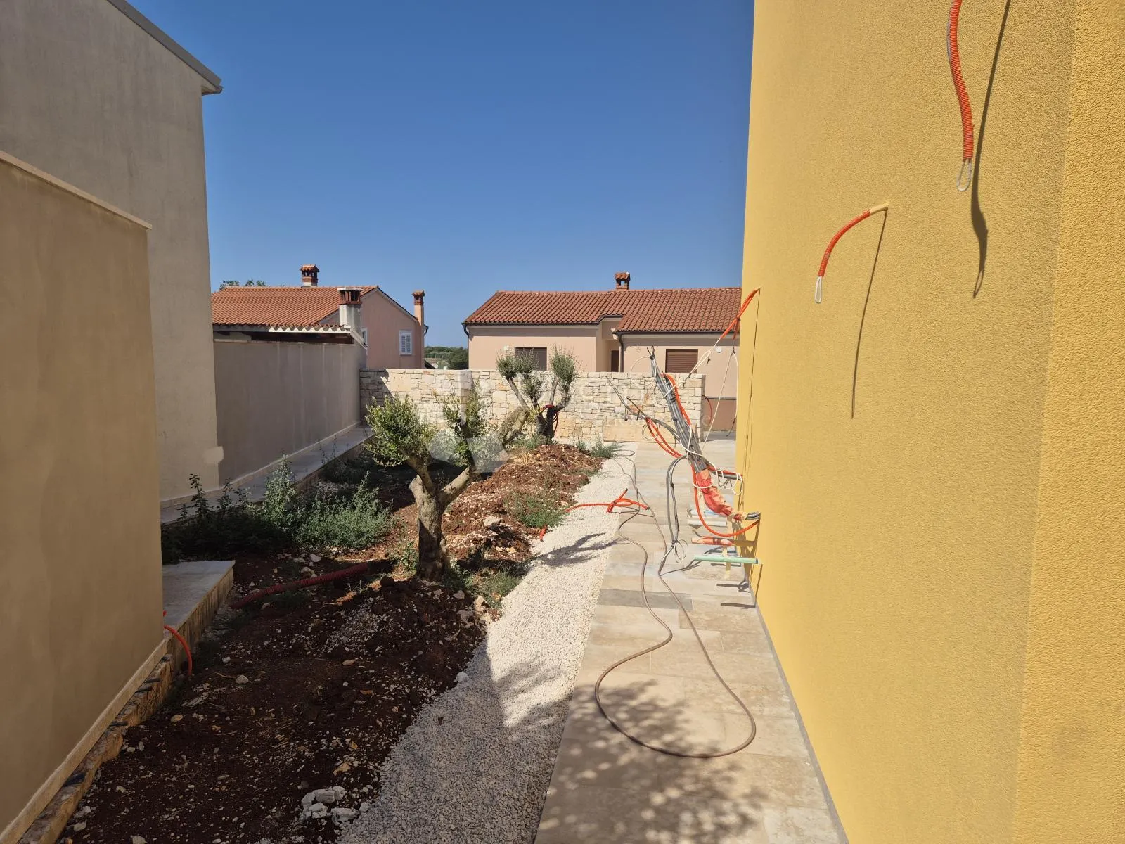 nova kamena vila u centru bala - slika 5