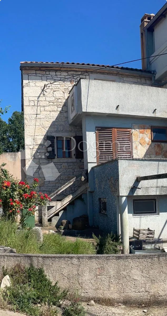 kuća sa velikim potencijalom - slika 7