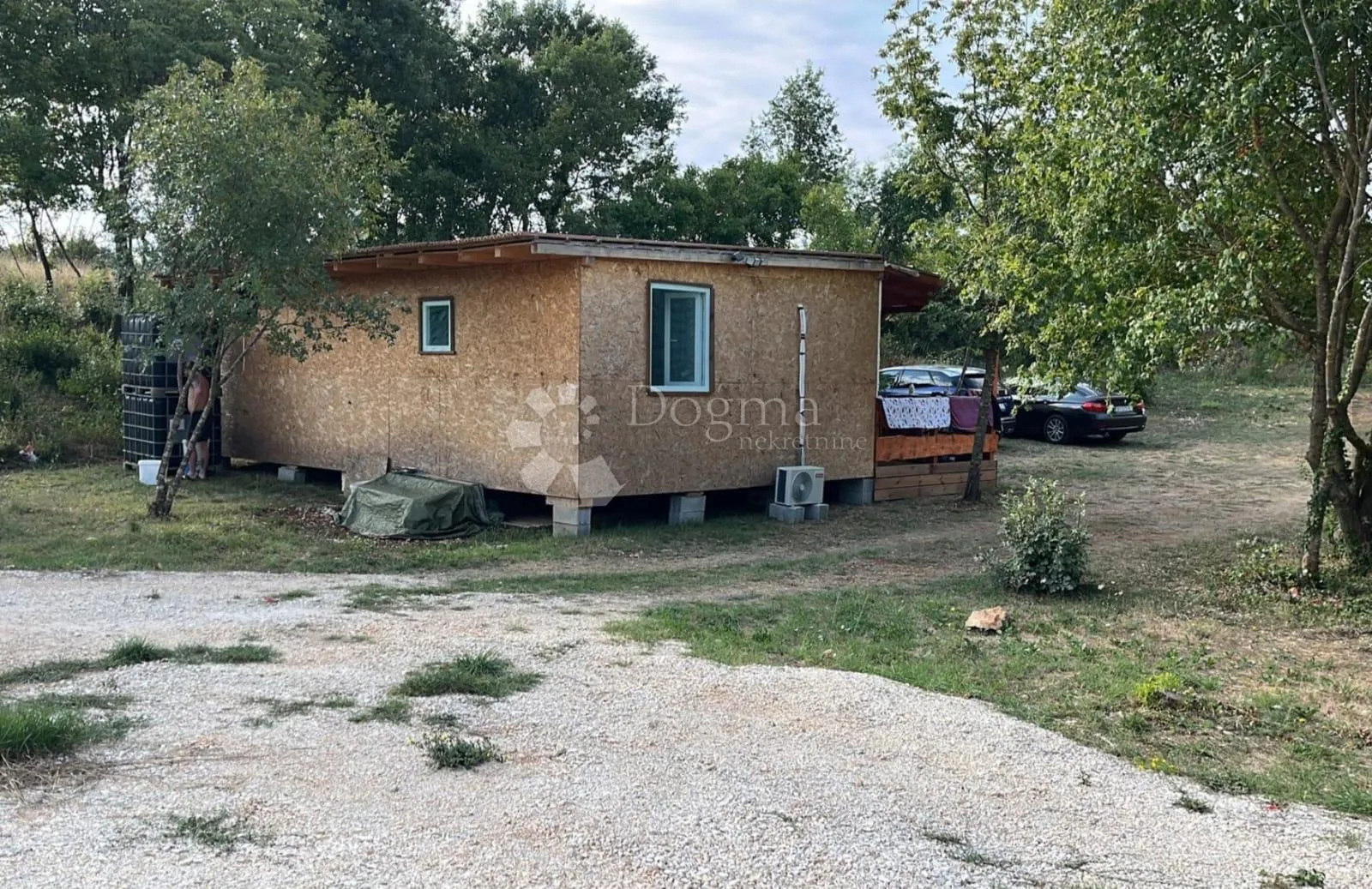 poljoprivredno zemljište s pomoćnim objektom – peruški - slika 2