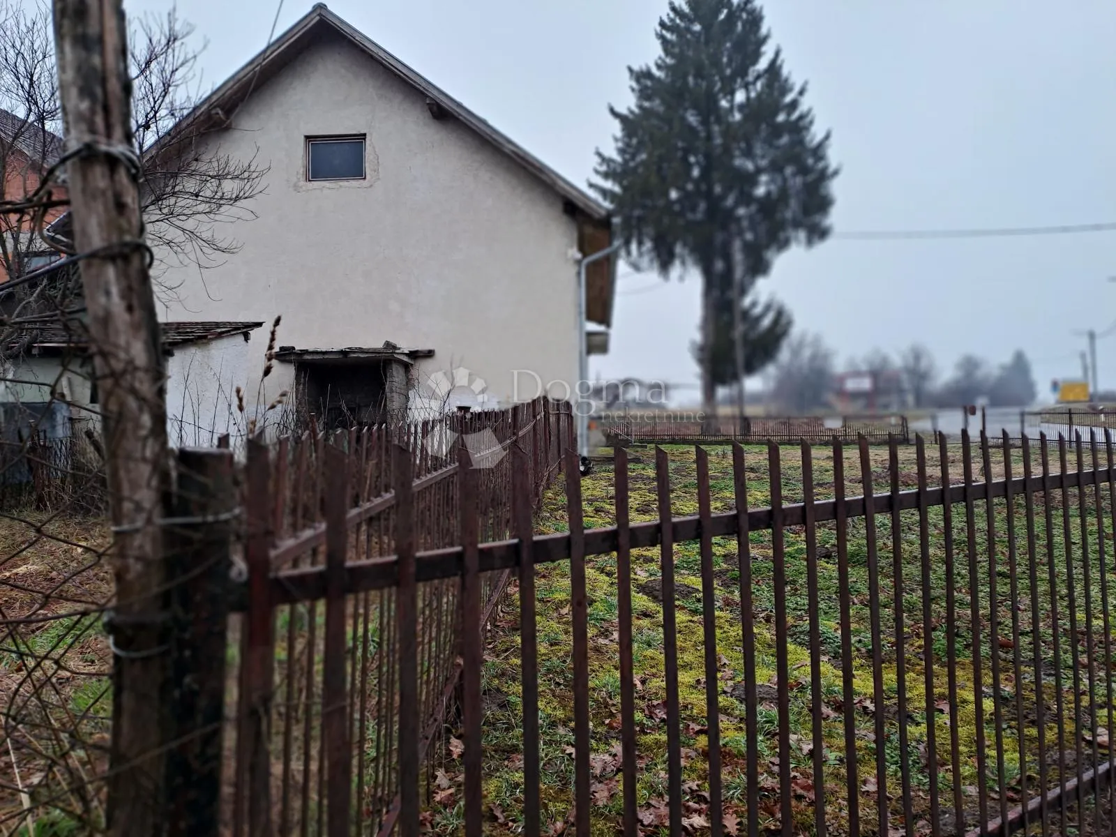 hitno!!! useljiva i povoljna kuća 2.5km od toplica - slika 3
