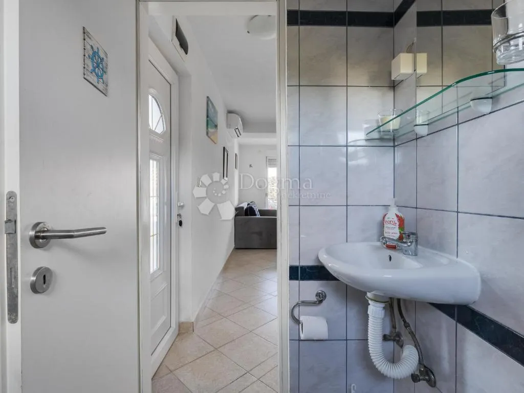 rogoznica – apartmanska kuća s 7 jedinica i velikim investicijskim potencijalom - slika 10