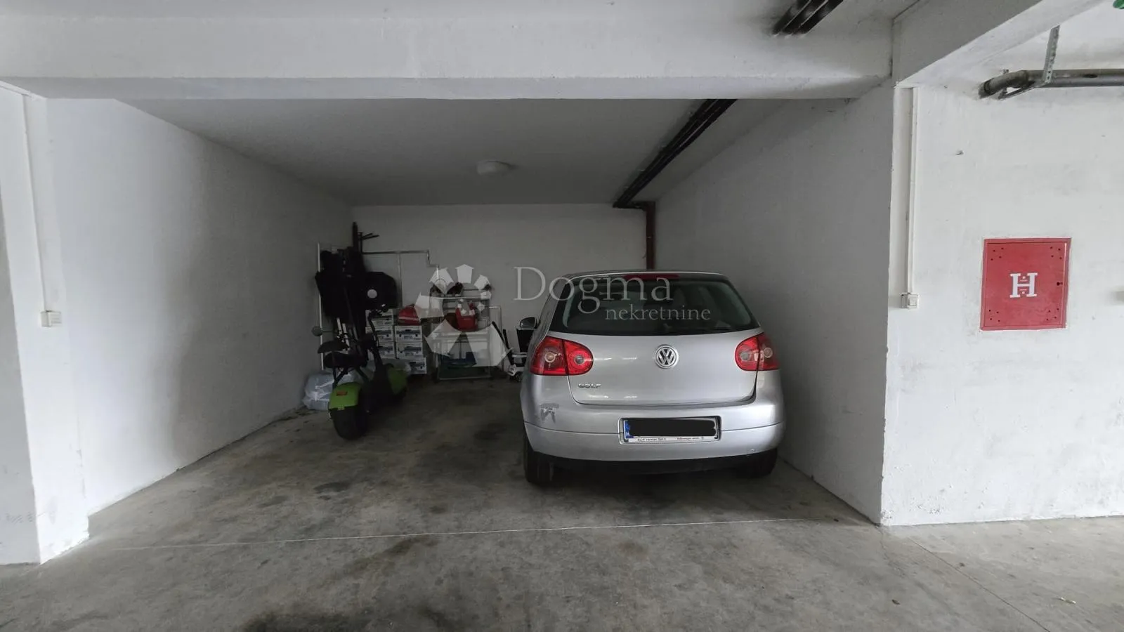 prekrasan dvosobni stan s garažnim parkingom - slika 21
