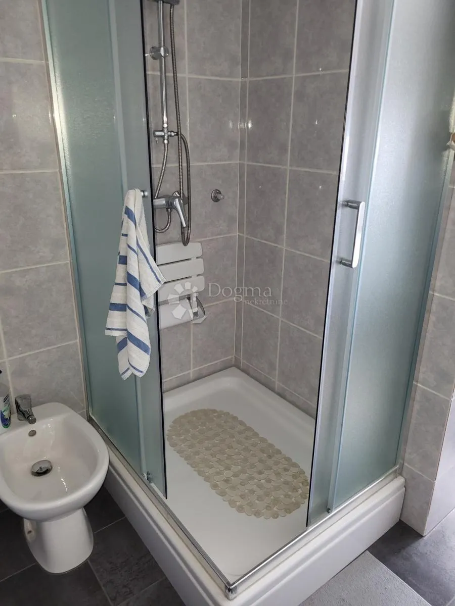 odličan apartman u blizini mora - slika 8