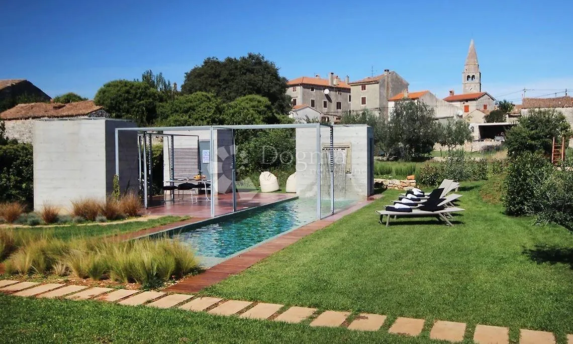villa i dependanca sa bazenom i okućnicom - slika 19