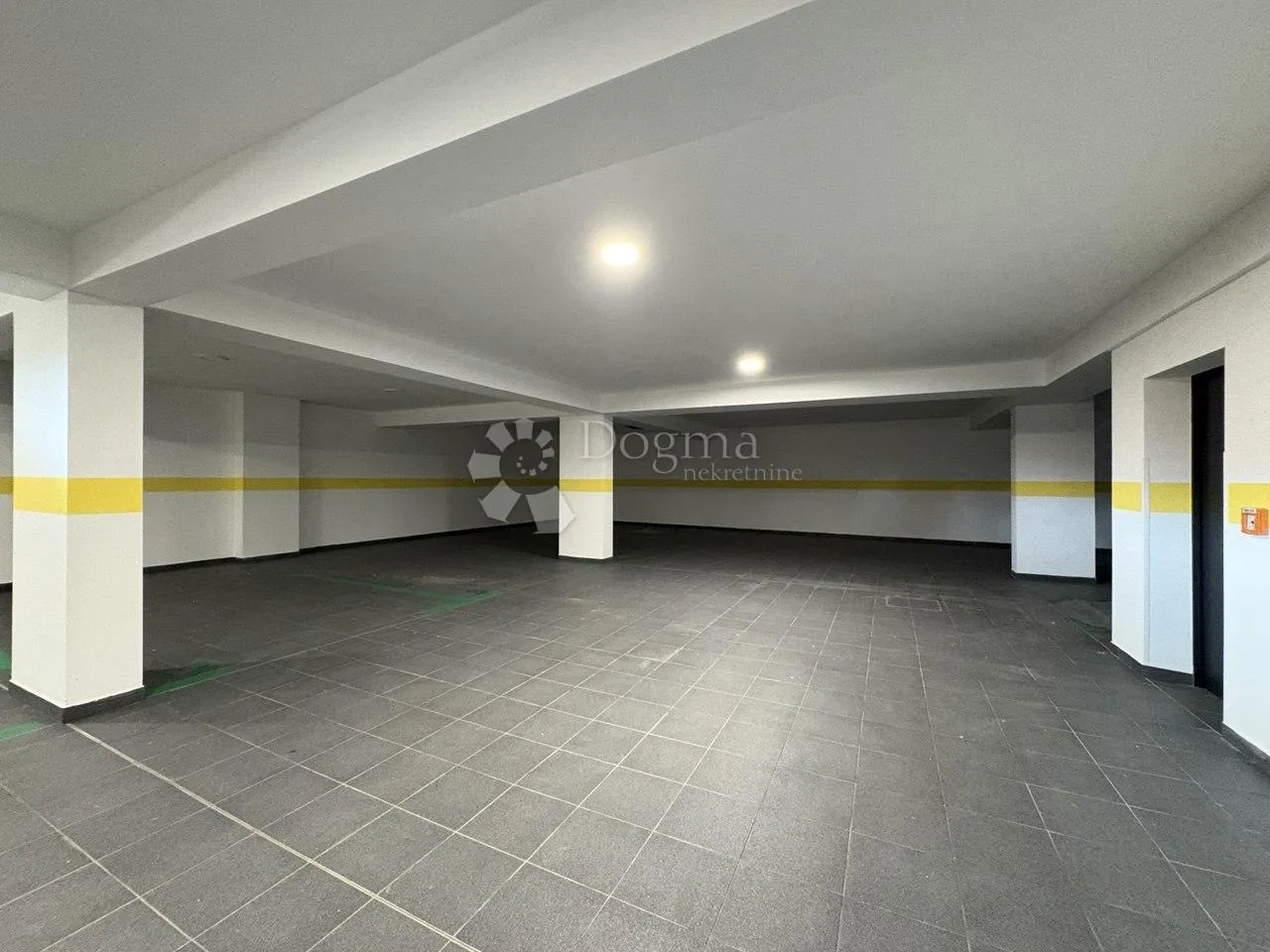 penthouse u kantrida premium zgradi - slika 8