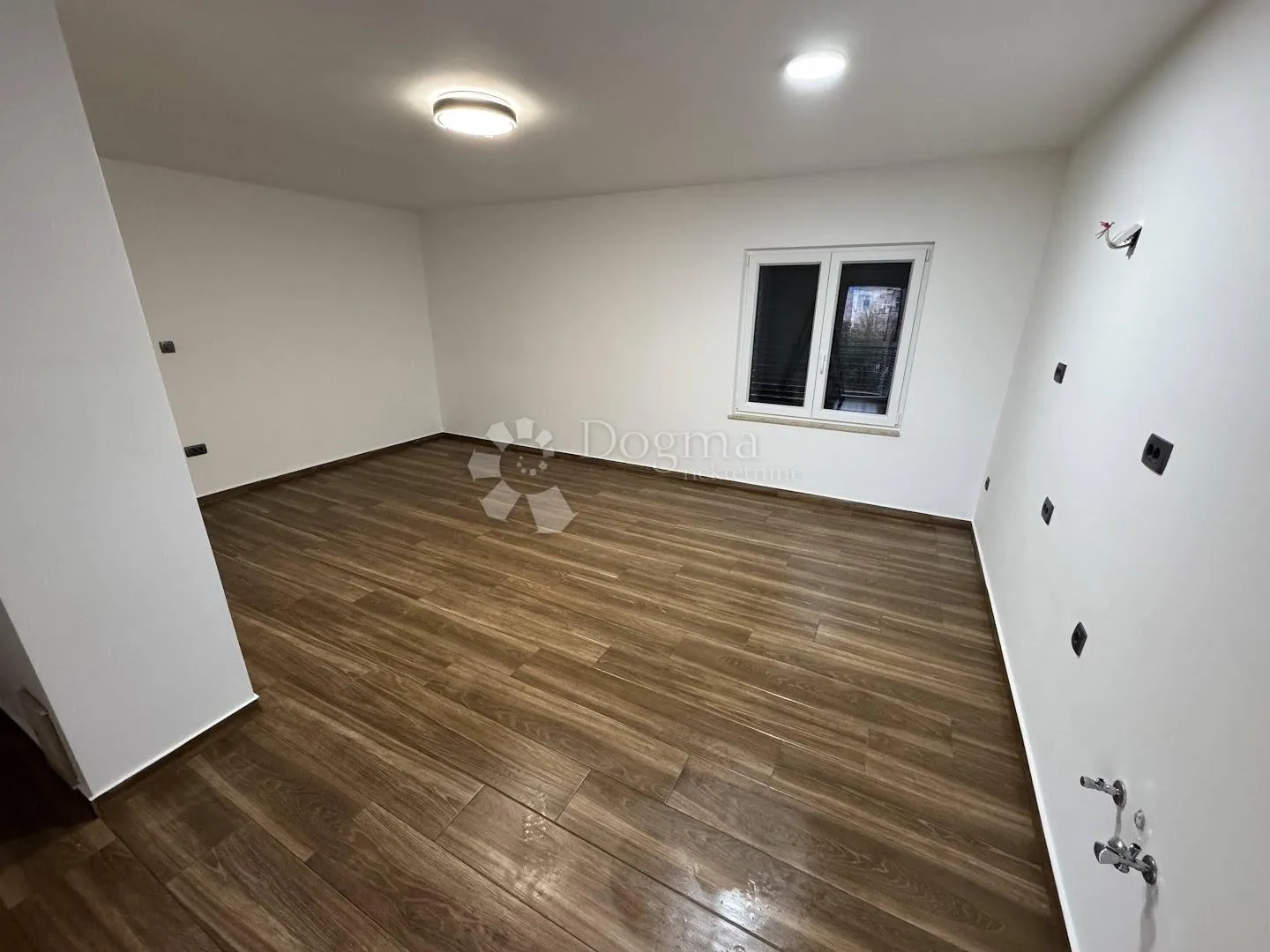 nova kuća u funtani sa 3 apartmana - slika 11